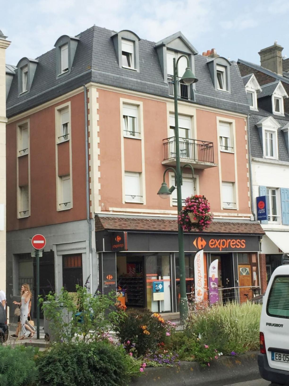 Les Quais De Trouville Екстериор снимка