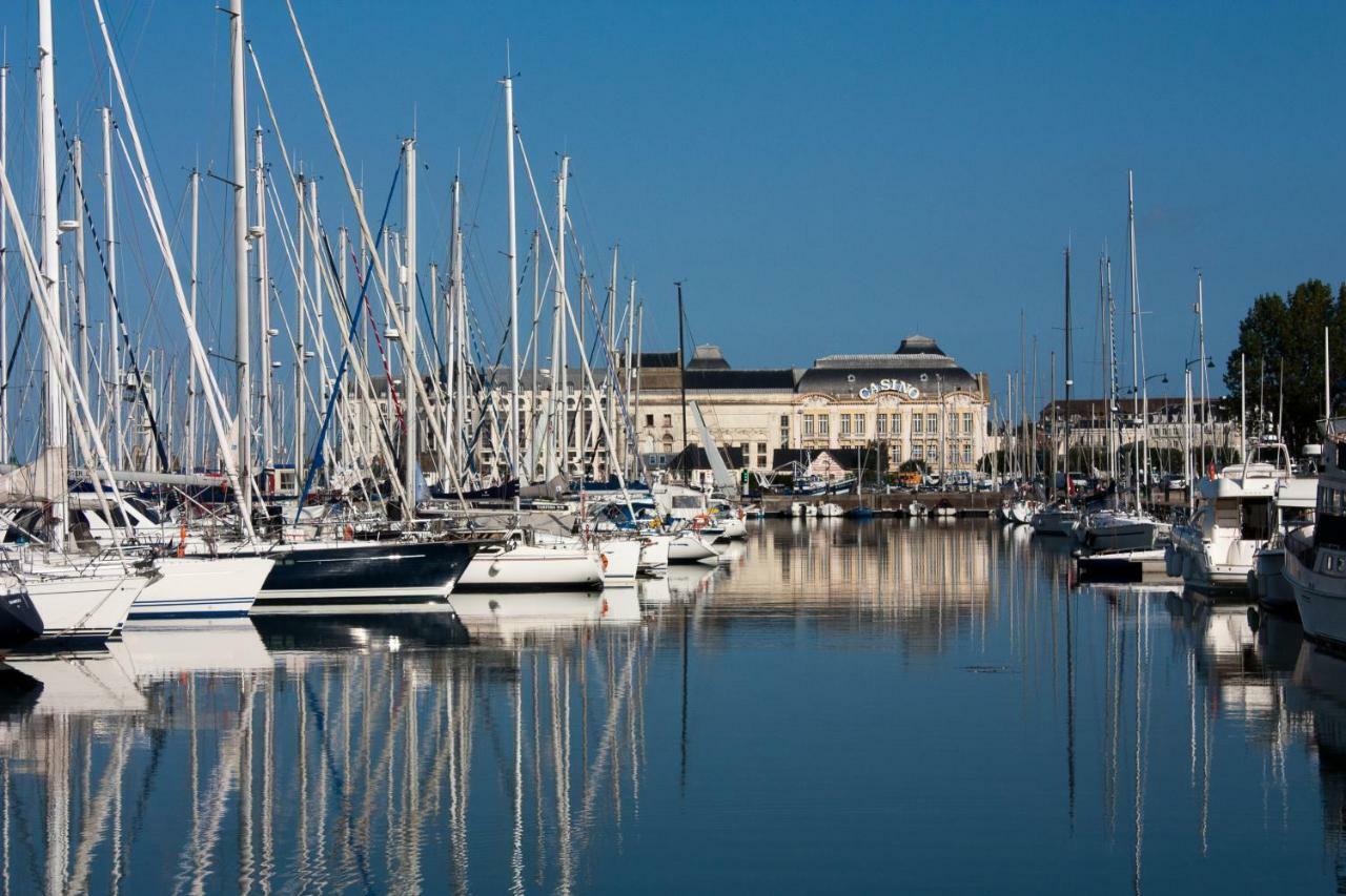Les Quais De Trouville Екстериор снимка